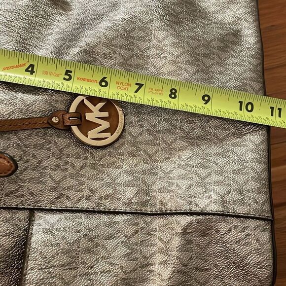 Michael Kors Metallic Gold Signature Monogram Jet Set Travel Tote Bag - Picture 6 of 15